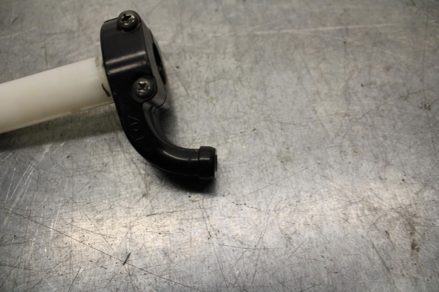 98-99 YAMAHA YZF R1 THROTTLE CABLE LINE HOUSING GUIDE 3XW-26281-01-00 BB74
