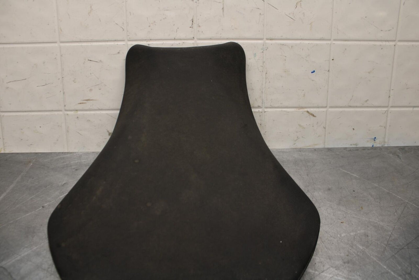20 SUZUKI GSXR 1000 FRONT DRIVERS SEAT PAD SADDLE PILLION BB597