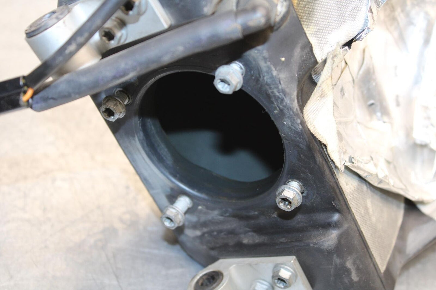 07-11 KTM 990 SUPER DUKE GAS TANK FUEL CELL PETROL RESERVOIR BB578