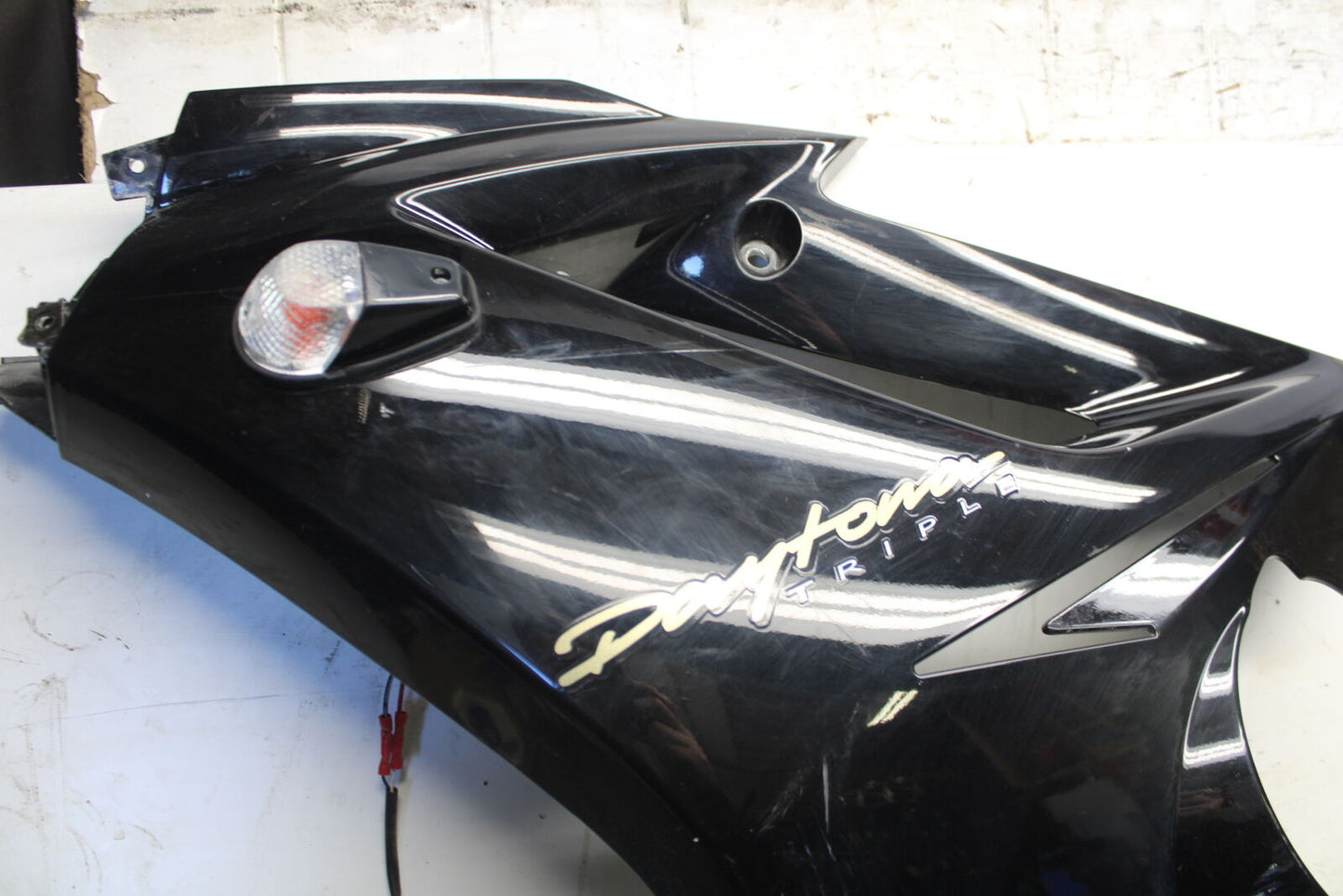 07-08 TRIUMPH DAYTONA 675 LEFT LOWER MID UPPER SIDE FAIRING COWL BB685