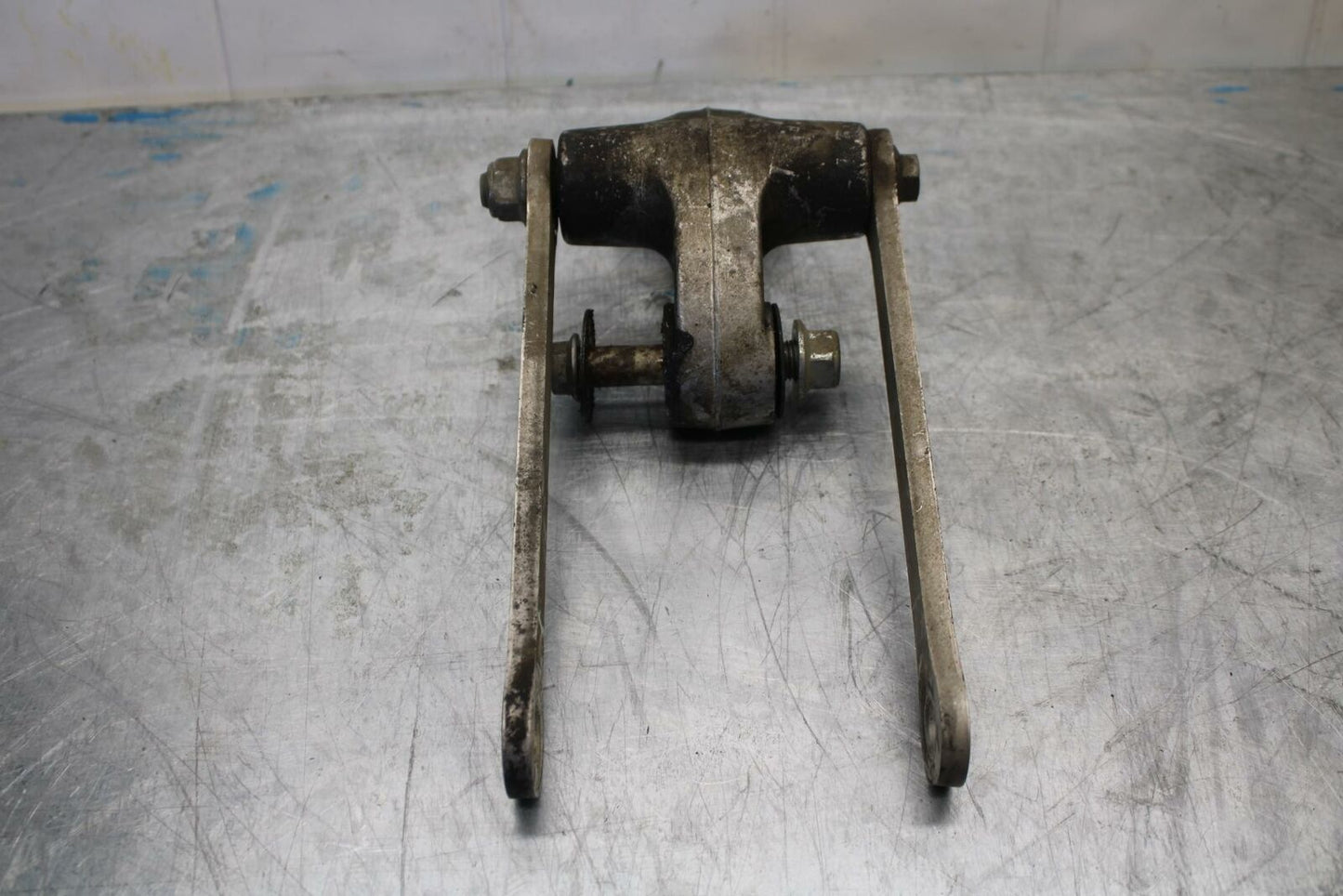 01-02 SUZUKI GSXR750 REAR DOGBONE SHOCK LINKAGE LINK BB28