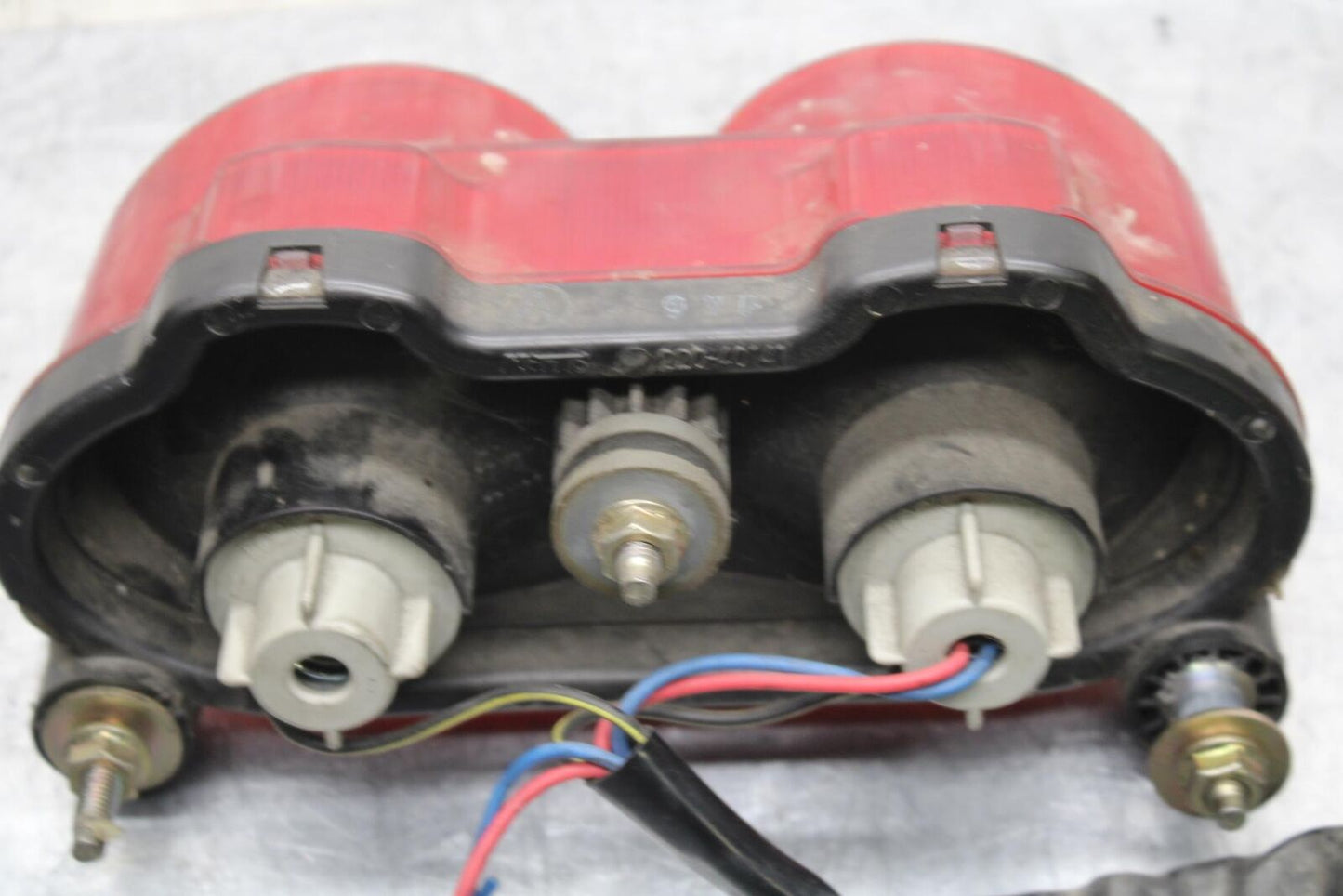 2000 Kawasaki Ninja ZX9R REAR TAIL TAILLIGHT BACK BRAKE LIGHT 23025-1301 BB70