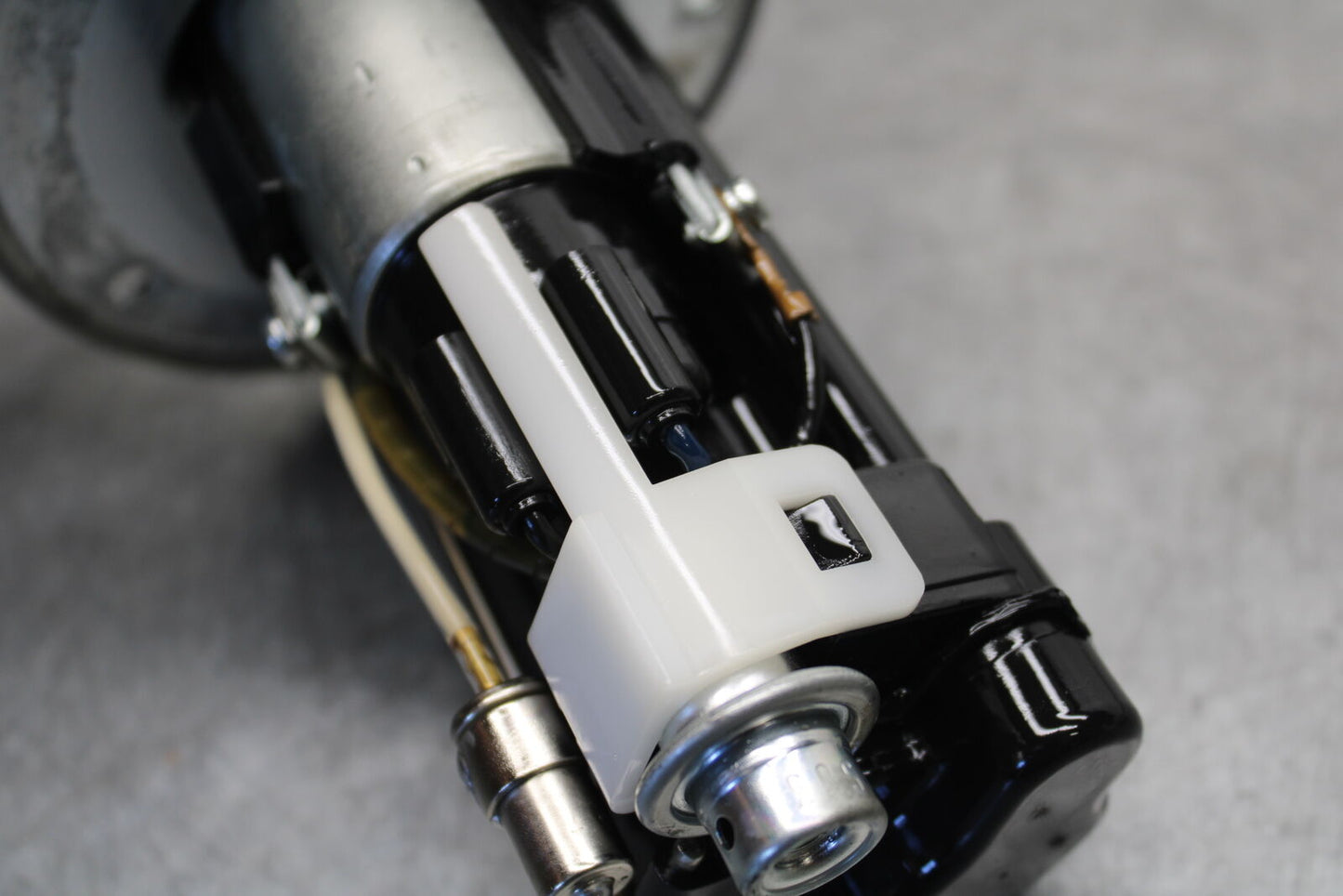 04-05 SUZUKI GSXR600 FUEL PUMP GAS PETROL SENDER UNIT 15100-29G00 BB658