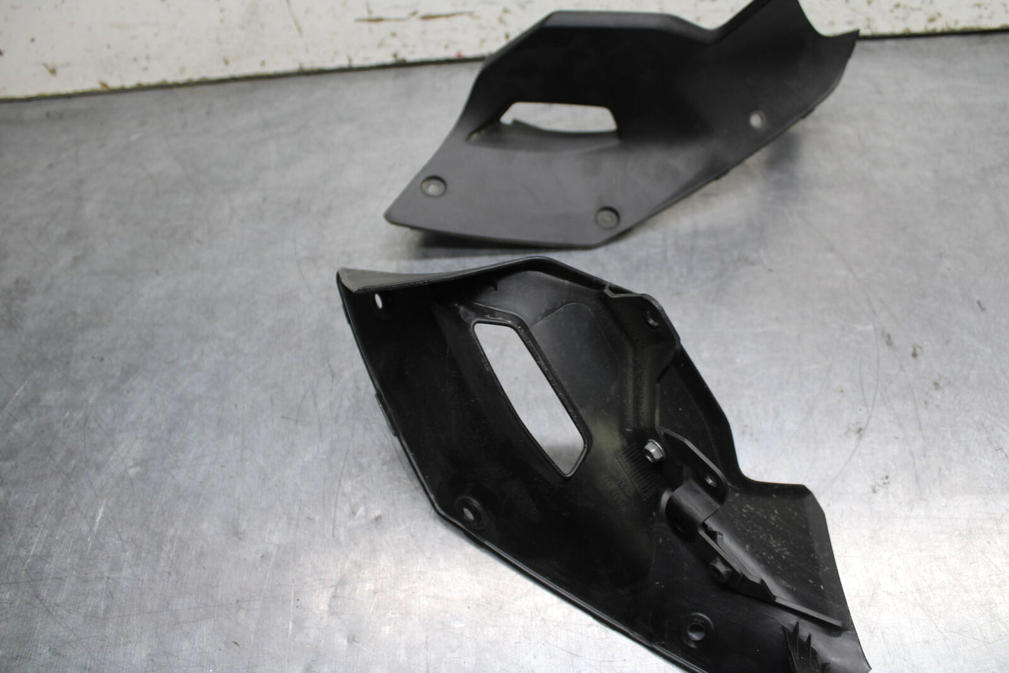 19-22 KAWASAKI Z400 RIGHT LEFT INNER FAIRINGS COWLS PANELS TRIMS BB738