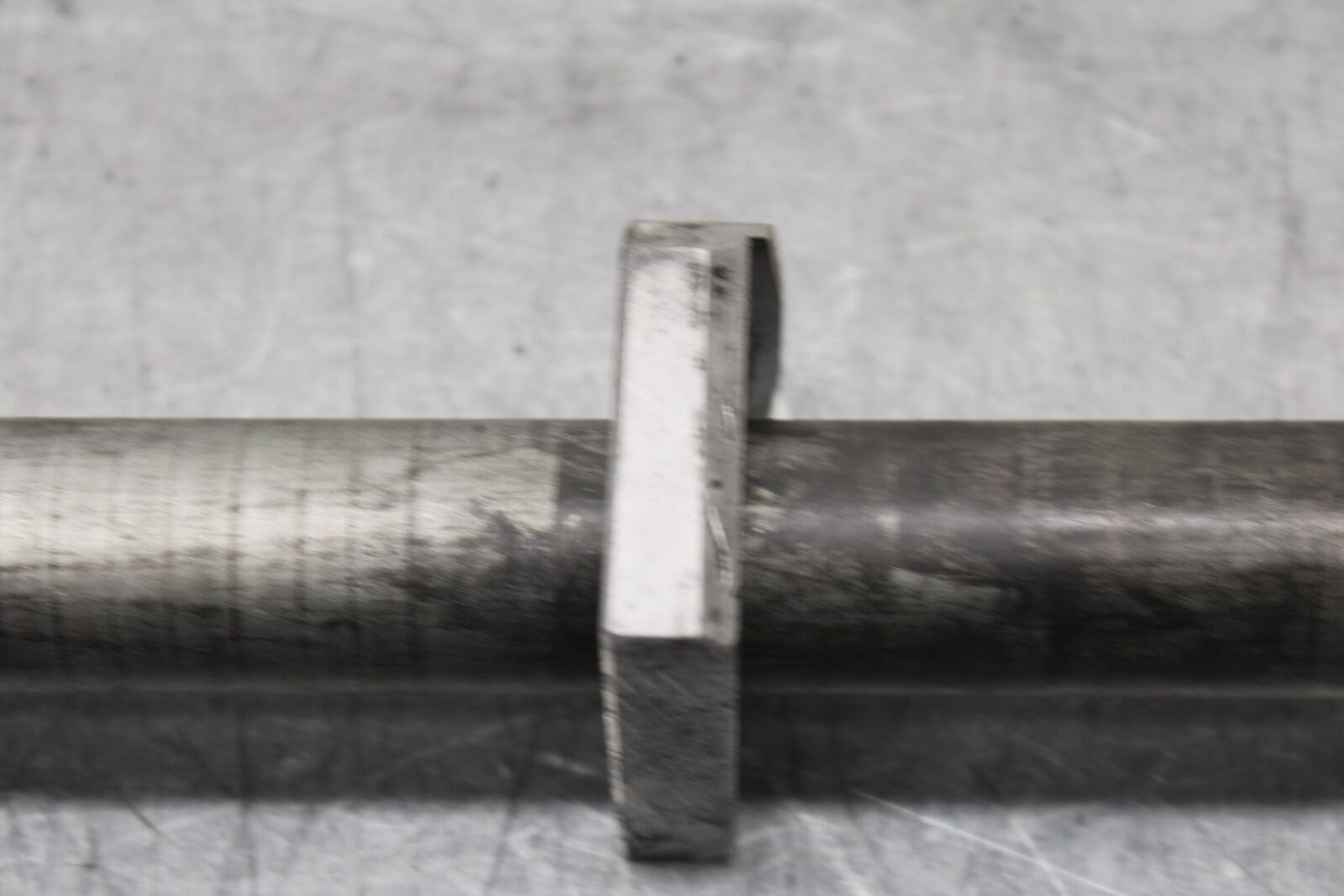 01-03 SUZUKI GSXR600 REAR AXLE BACK WHEEL RIM PIVOT BOLT AXEL 64711-33E10 BB639