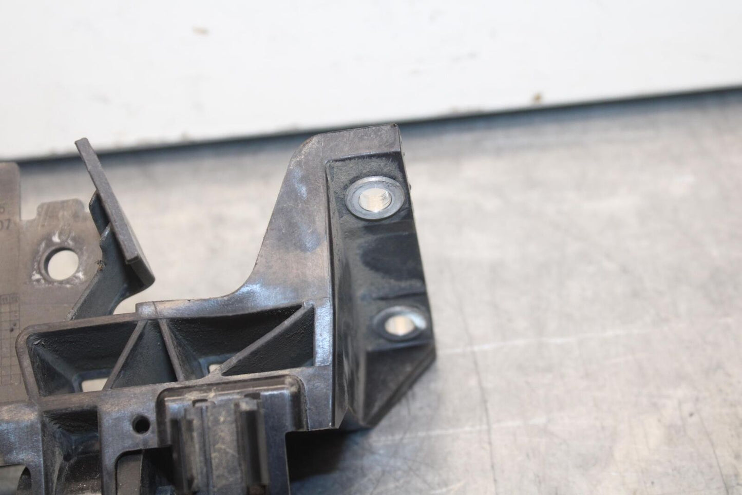 2016 BMW S1000R ABS FRONT GAS TANK BRACKET MOUNT BB604
