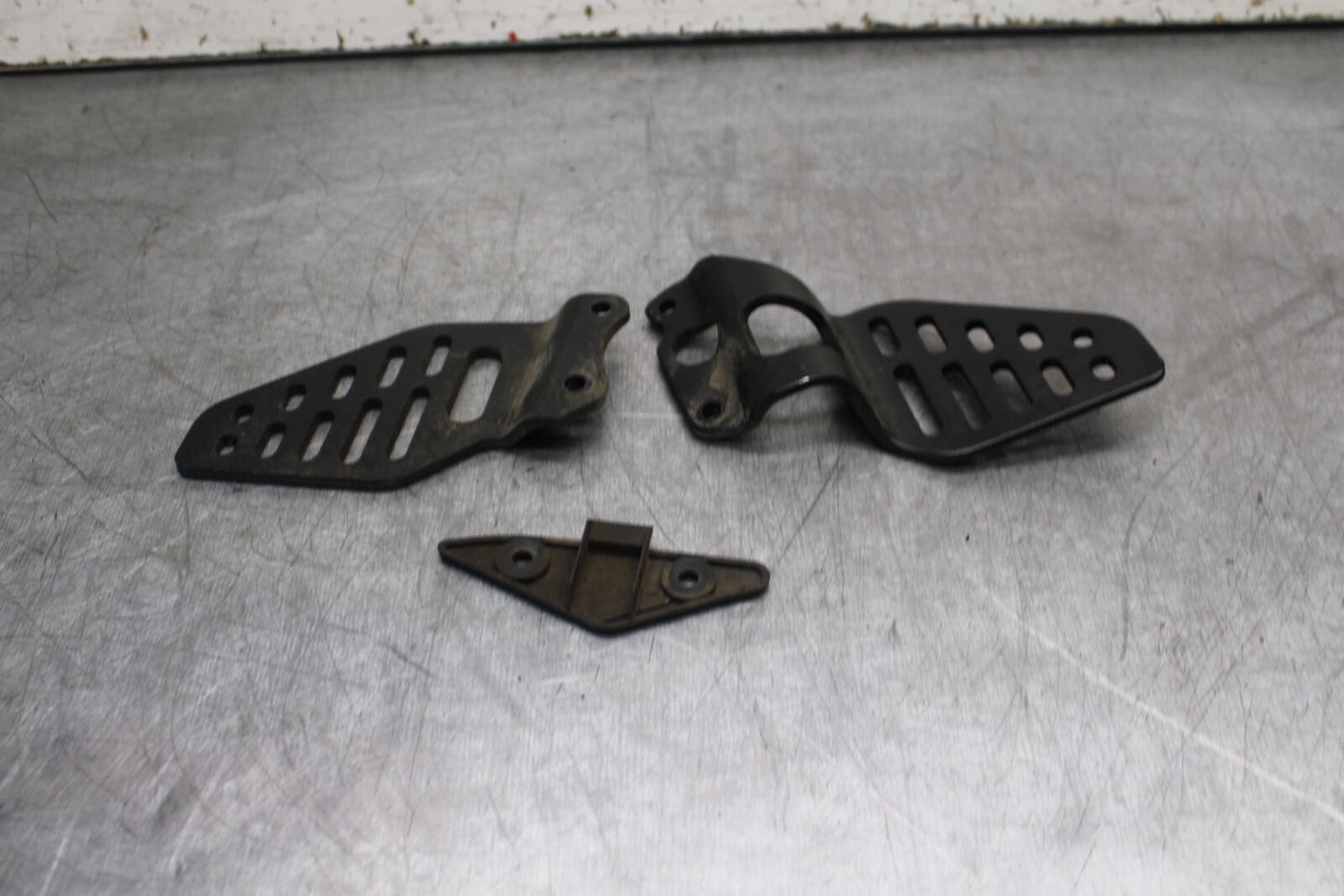 08-16 YAMAHA YZF R6 RIGHT & LEFT REARSET REAR SET HEEL GUARD COVER BB436