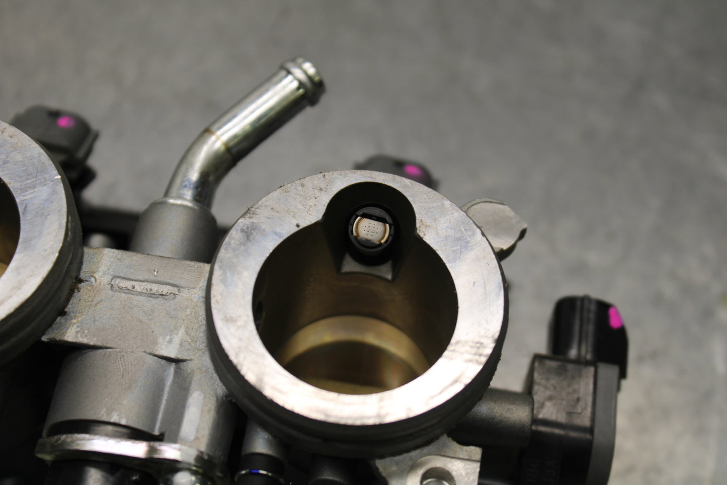 24 KAWASAKI NINJA 500 ABS MAIN FUEL INJECTORS / THROTTLE BODIES BB730