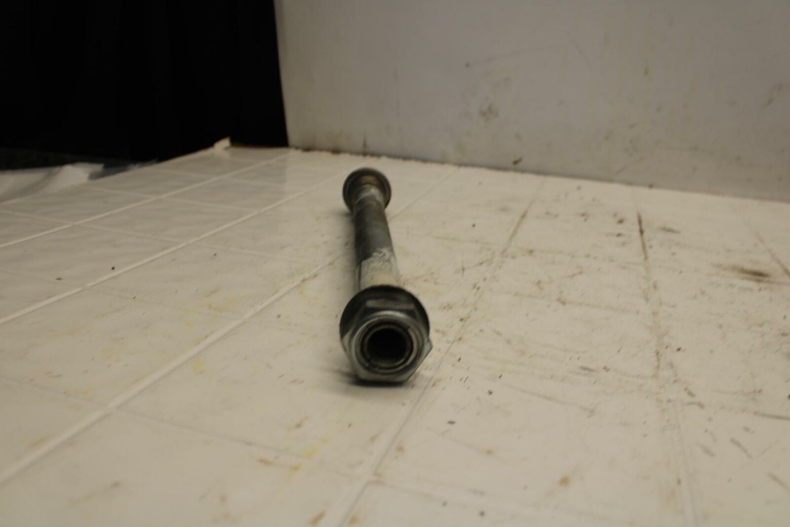 03-05 SUZUKI SV1000 REAR BACK SWINGARM BOLT SUSPENSION PIVOT AXLE BB405