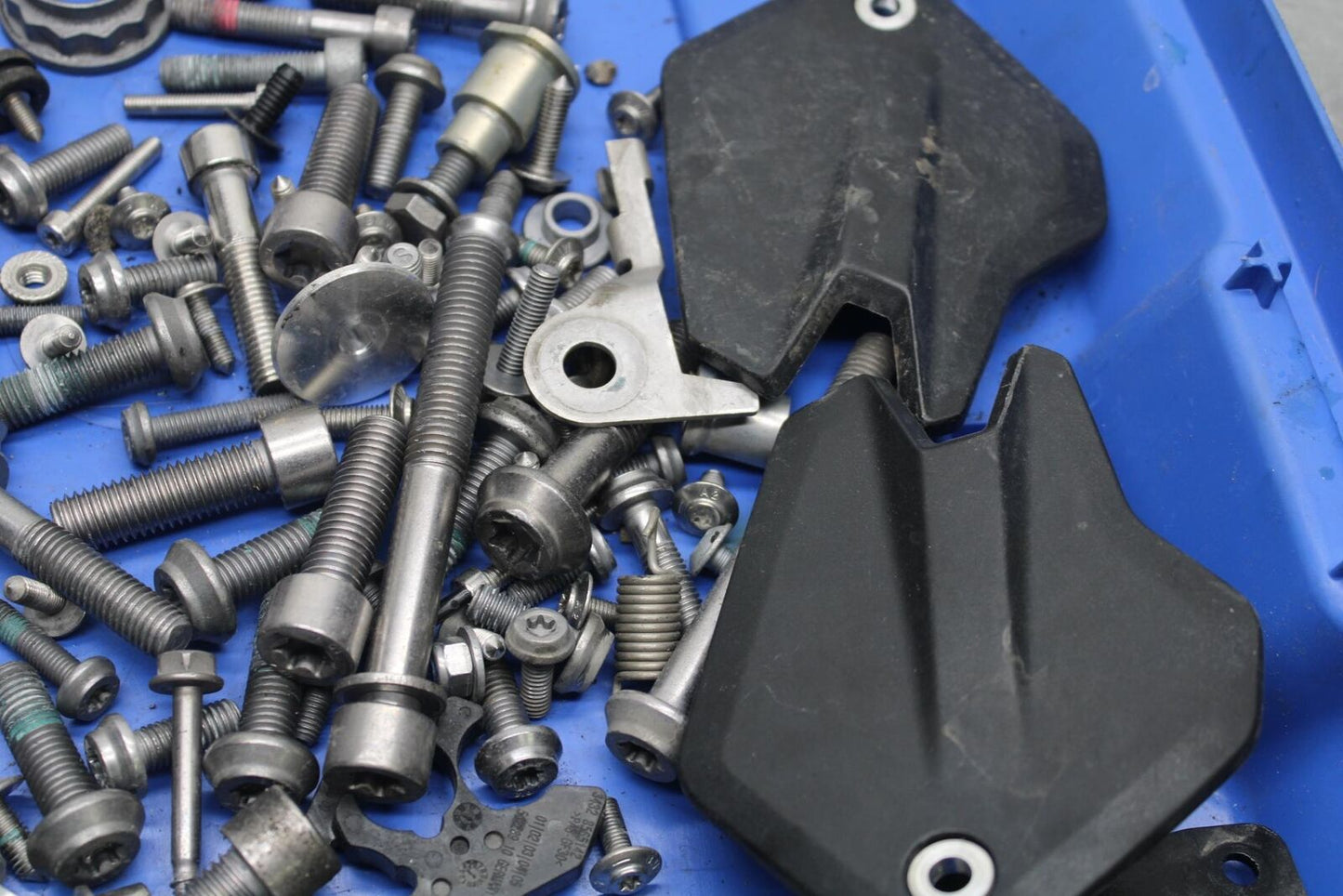 20-23 BMW F900R ENGINE MOUNTING BOLTS HARDWARE MOTOR SCREWS BB603