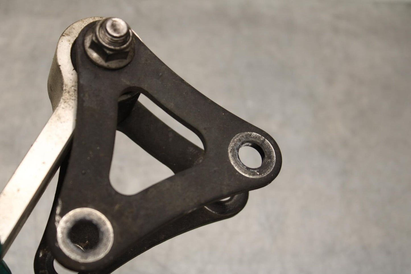 2012 Triumph Daytona 675R REAR DOGBONE SHOCK LINKAGE LINK BB589