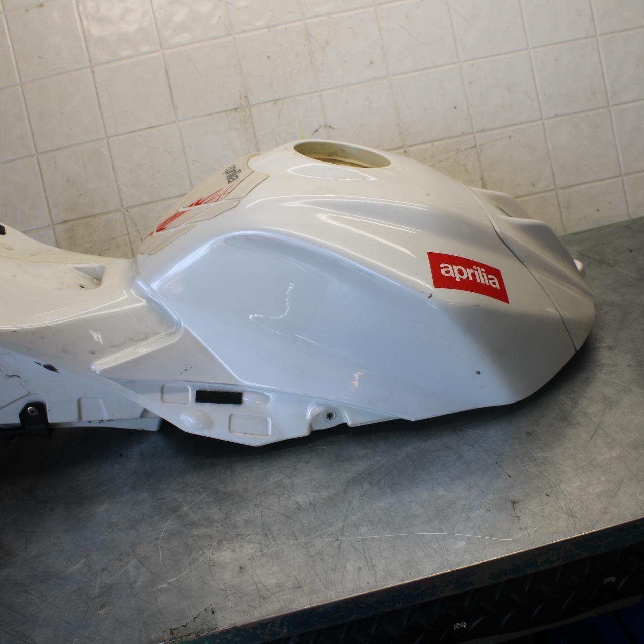 2010 Aprilia RSV1000R WHITE GAS TANK FUEL CELL PETROL RESERVOIR BB513