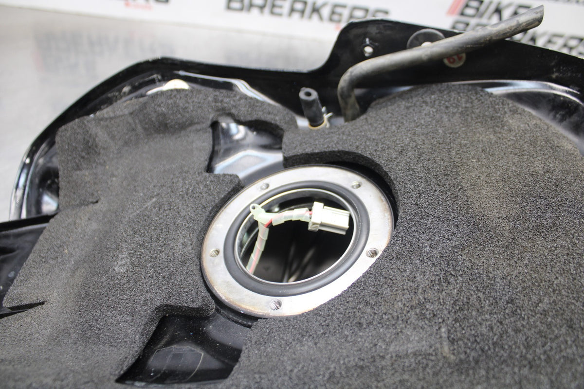 15 SUZUKI GW250F GAS TANK FUEL CELL PETROL RESERVOIR BB789