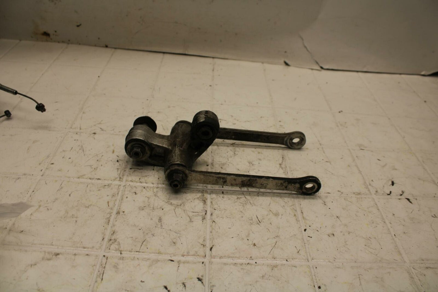 01-02 SUZUKI GSXR750 REAR DOGBONE SHOCK LINKAGE LINK BB15