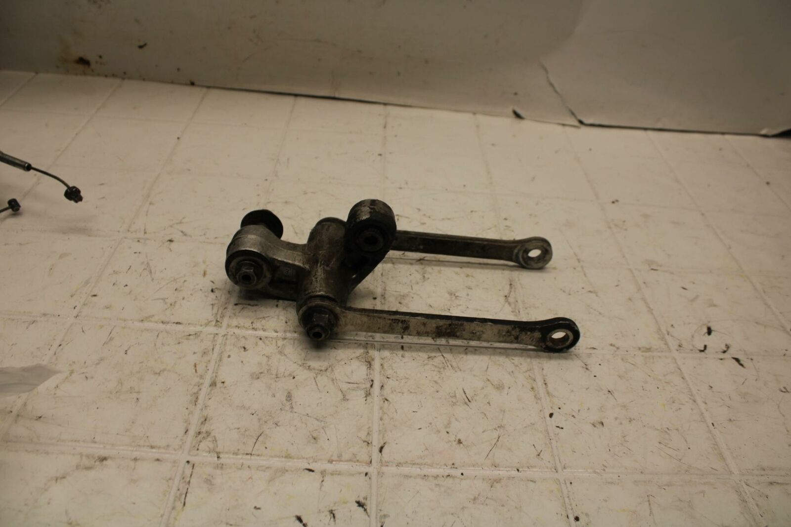 01-02 SUZUKI GSXR750 REAR DOGBONE SHOCK LINKAGE LINK BB15