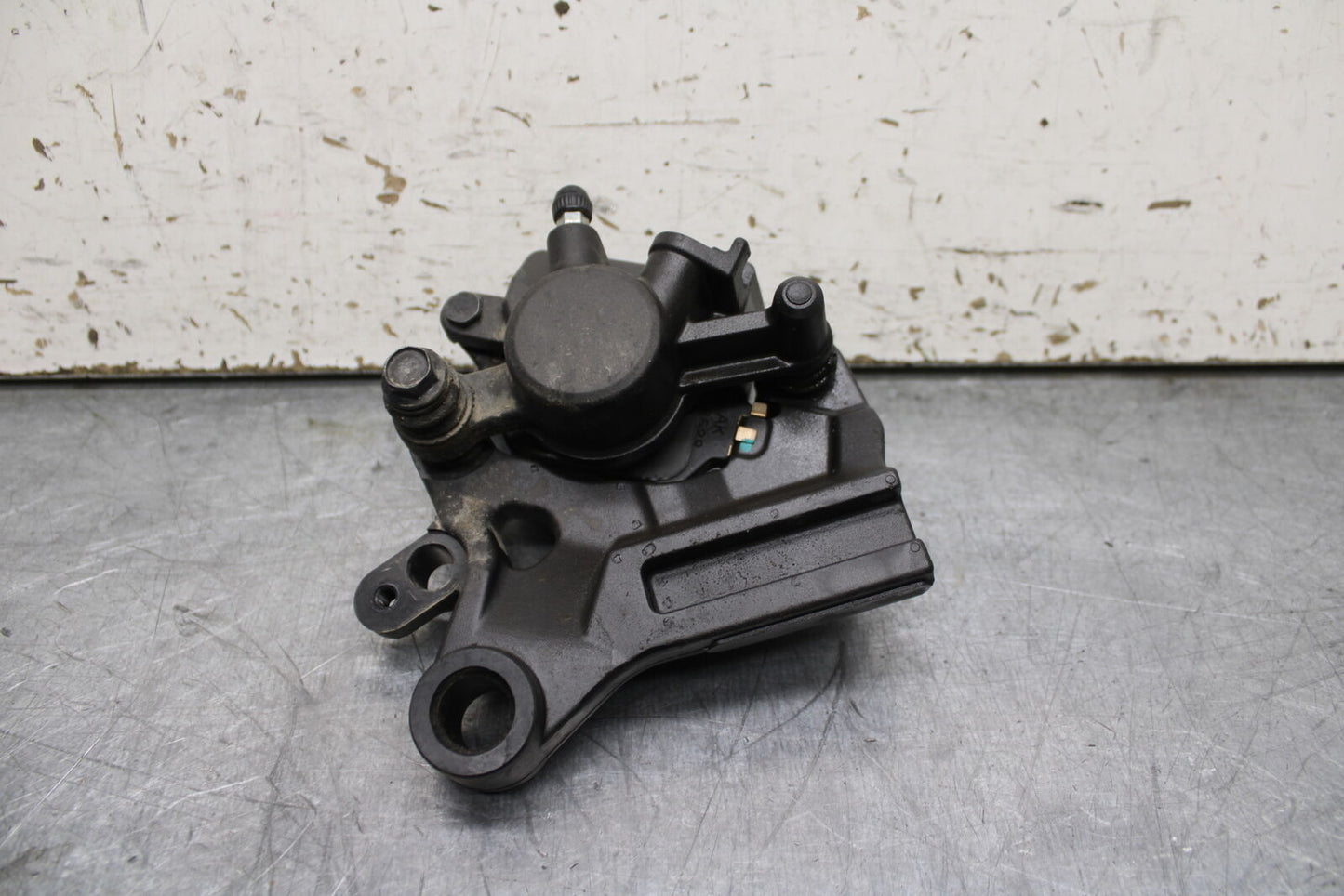 19-24 YAMAHA R3 REAR BACK BRAKE CALIPER W MOUNT BRACKET BB736