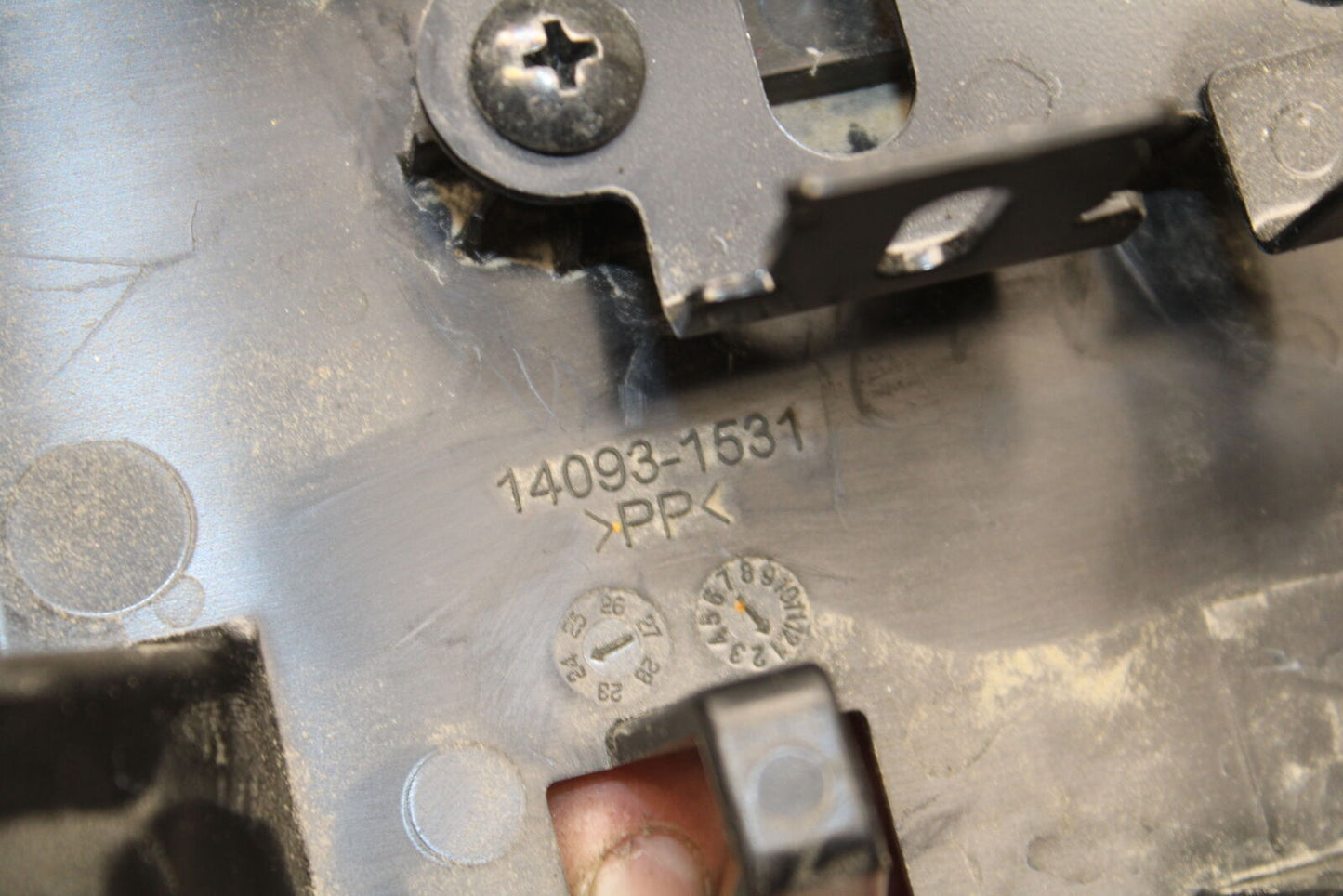 24 KAWASAKI NINJA 500 ABS ECU COVER / RELAY MOUNT BB730