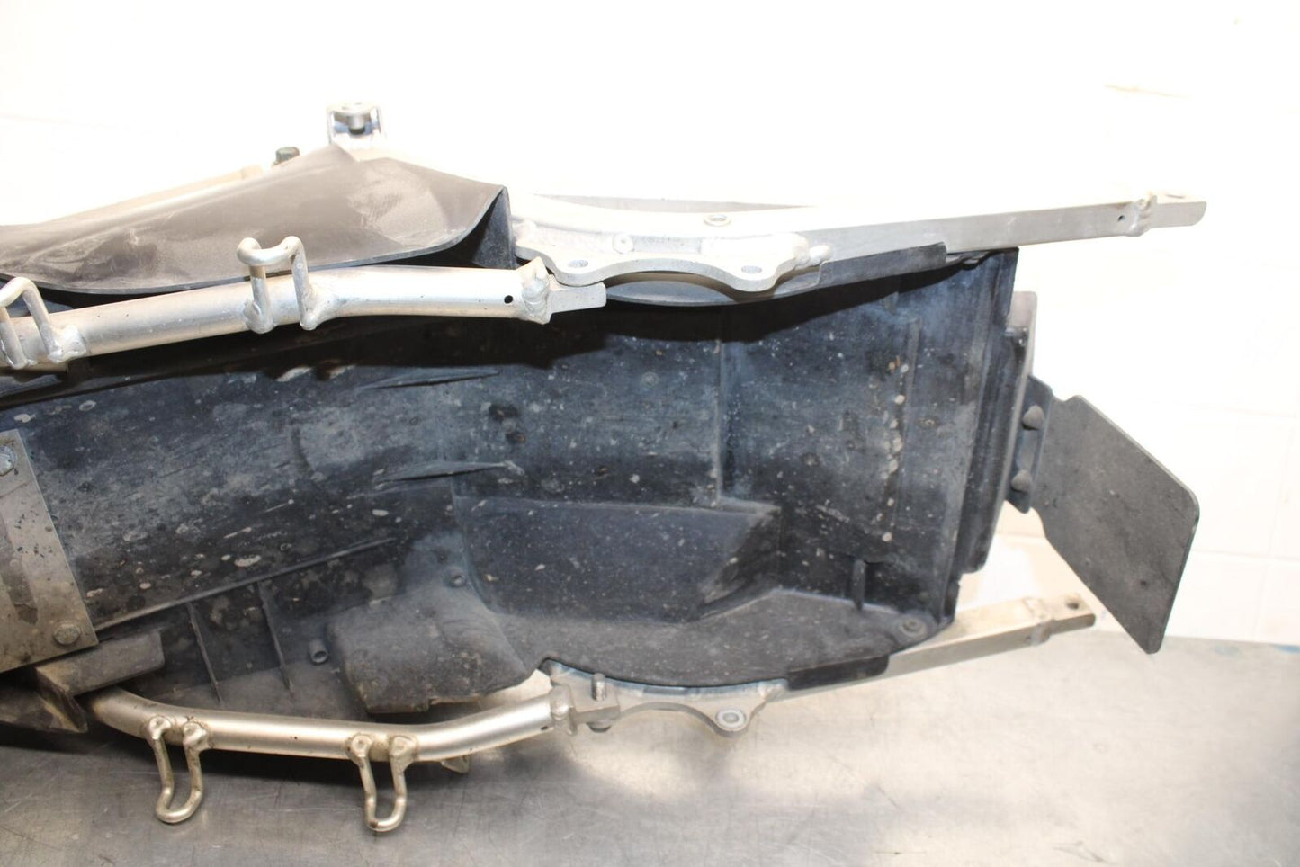 1999 Suzuki GSXR600 REAR SUBFRAME BACK SUB FRAME 41200-33E20 43980-33E20 BB580