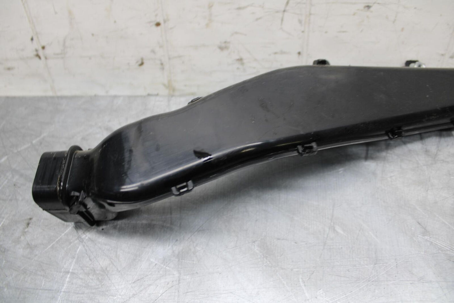 21 HUSQVARNA VITPILEN 401 RAM AIR INTAKE TUBE DUCT BB467