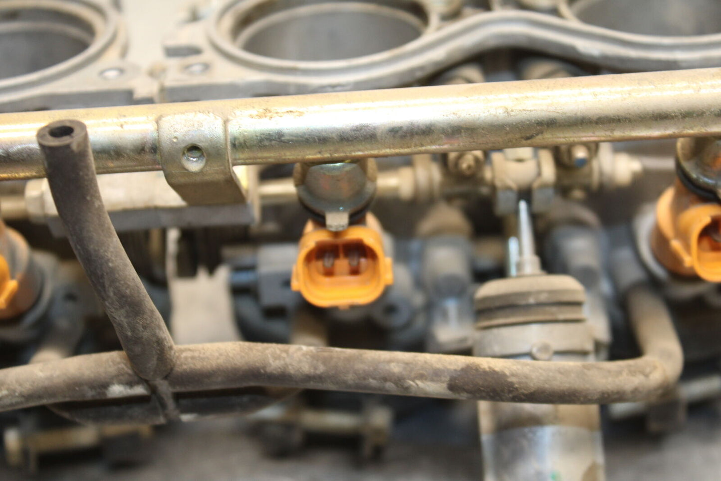 05-06 HONDA CBR600RR MAIN FUEL INJECTORS / THROTTLE BODIES BB739