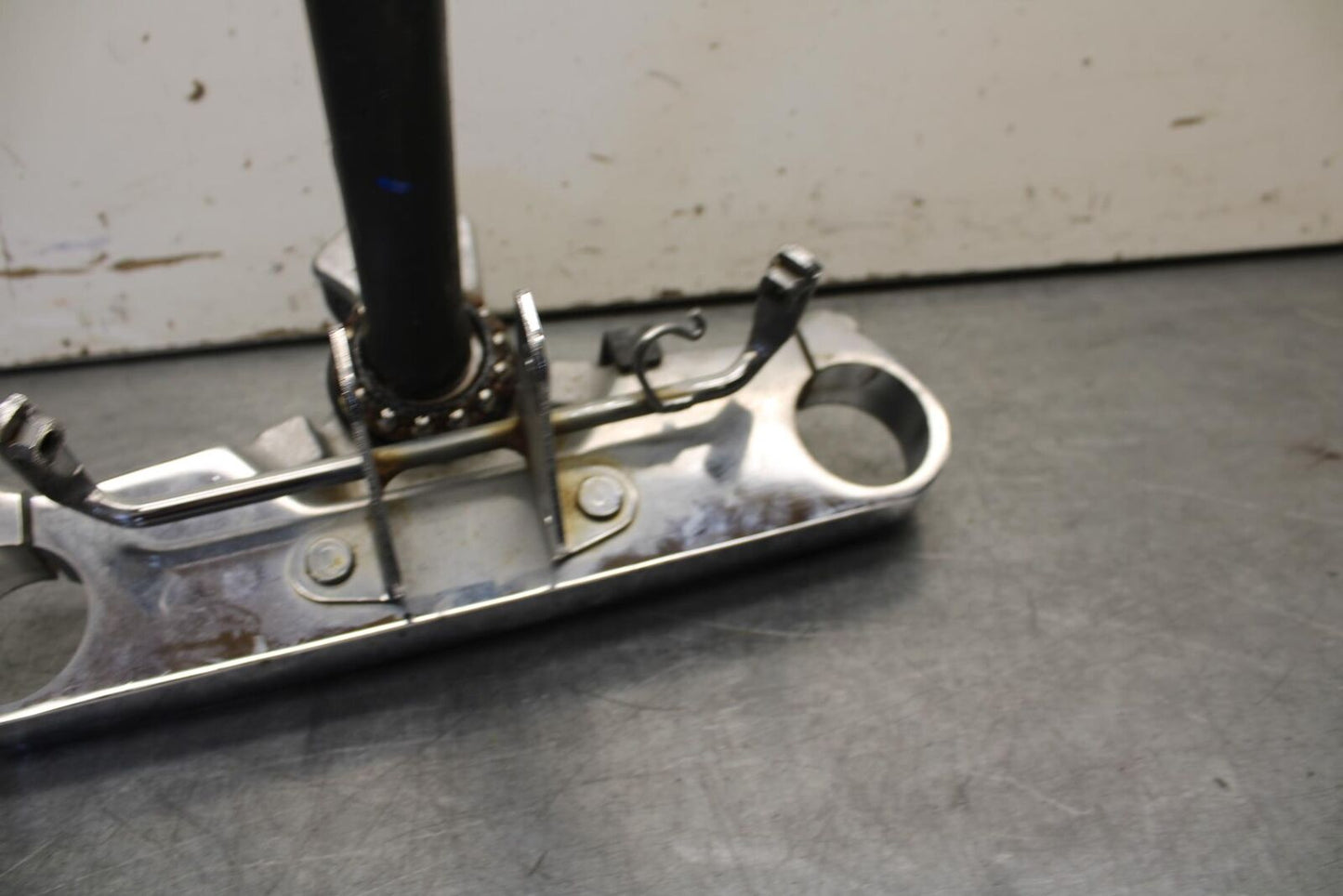 01-02 HONDA SHADOW SPIRIT 750 FRONT FORKS CLAMP LOWER TRIPLE TREE STEM BB632