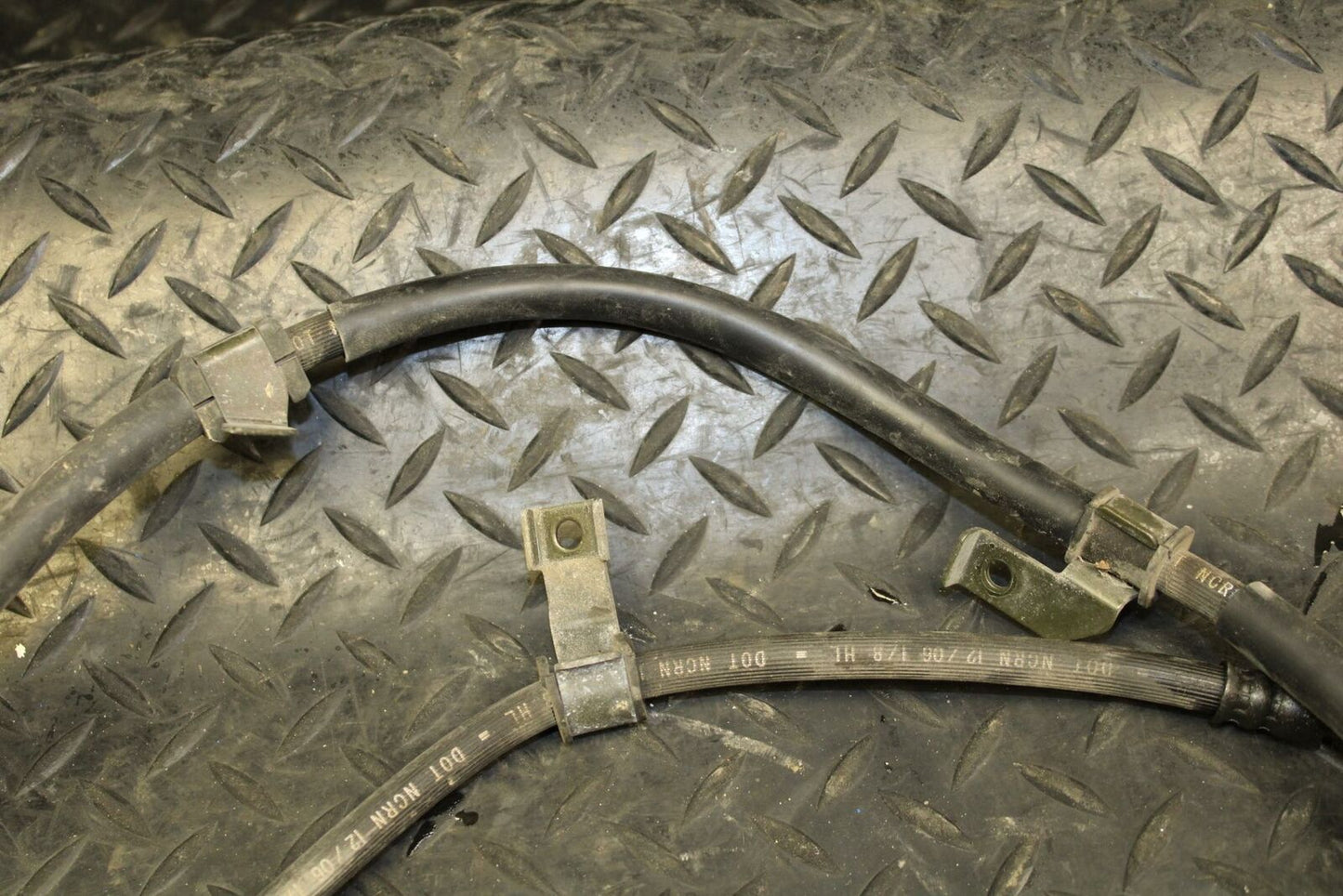07 SUZUKI BURGMAN 650 FRONT BRAKE CALIPER HOSES LINES BB183