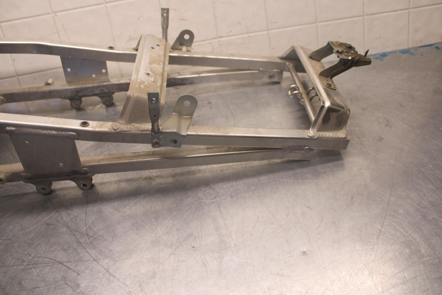 98-99 HONDA CBR900RR REAR SUBFRAME BACK SUB FRAME BB458