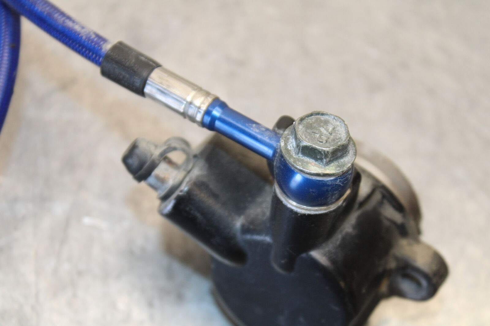 03-07 SUZUKI SV1000S CLUTCH SLAVE PISTON CYLINDER 23160-06G00 BB657