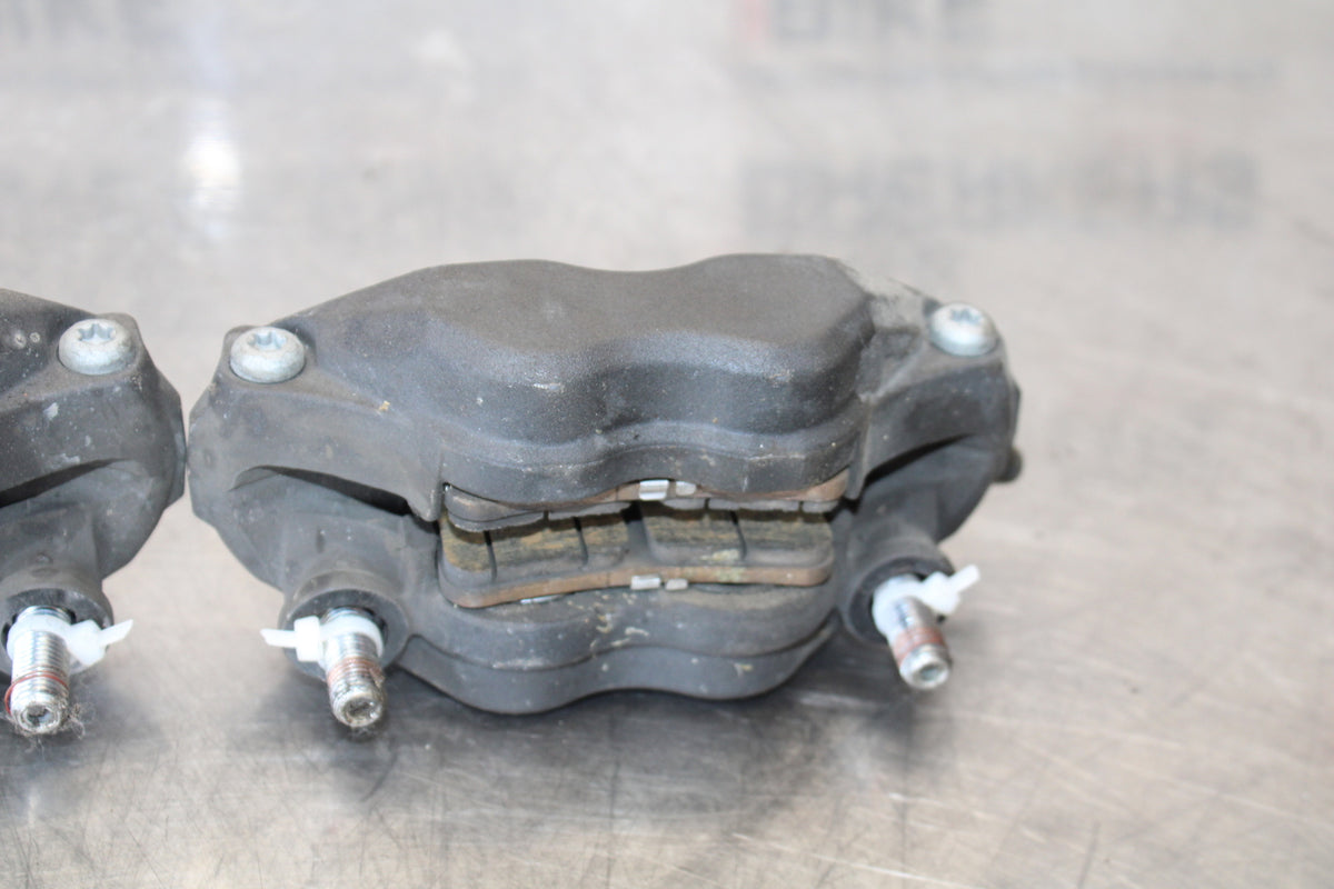 05-06 HONDA CBR600RR RIGHT LEFT FRONT BRAKE CALIPER SET PAIR CALIPERS BB159