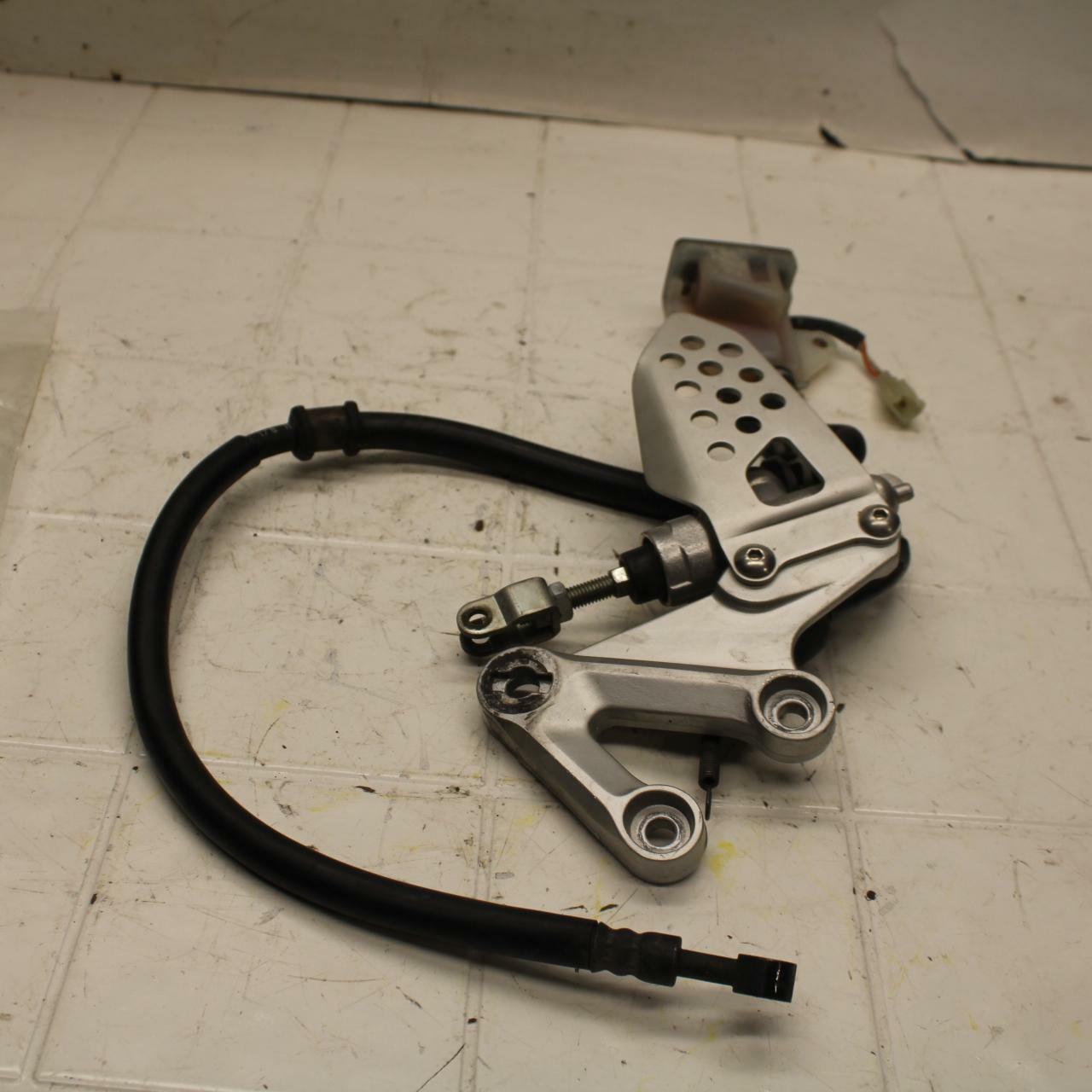 04-05 SUZUKI GSXR600 RIGHT REARSET REAR SET DRIVER FOOT PEG REST STOP BB18