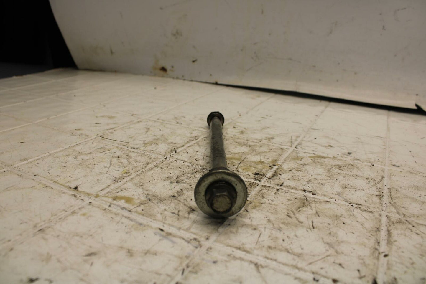 93 SUZUKI KATANA 600 GSX600F FRONT WHEEL RIM AXLE PIVOT BOLT BB400