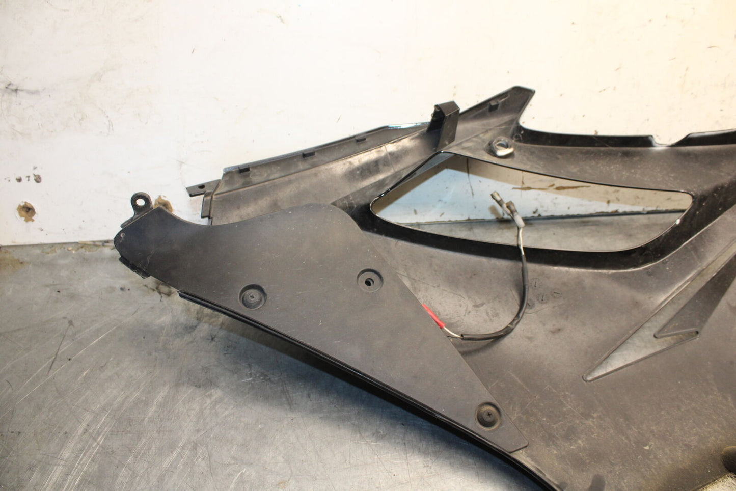 07-08 TRIUMPH DAYTONA 675 RIGHT LOWER MID UPPER SIDE FAIRING COWL BB685