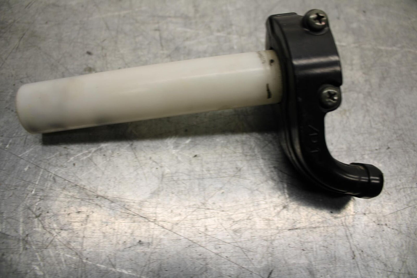 98-99 YAMAHA YZF R1 THROTTLE CABLE LINE HOUSING GUIDE 3XW-26281-01-00 BB74