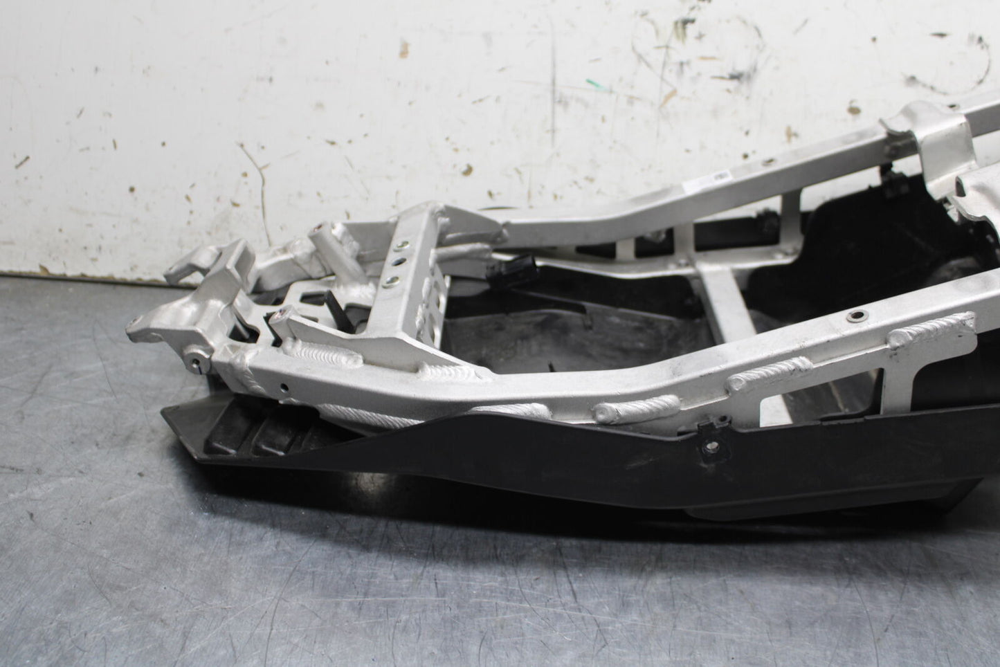 21-24 APRILIA TUONO 660 FACTORY REAR SUBFRAME BACK SUB FRAME BB733