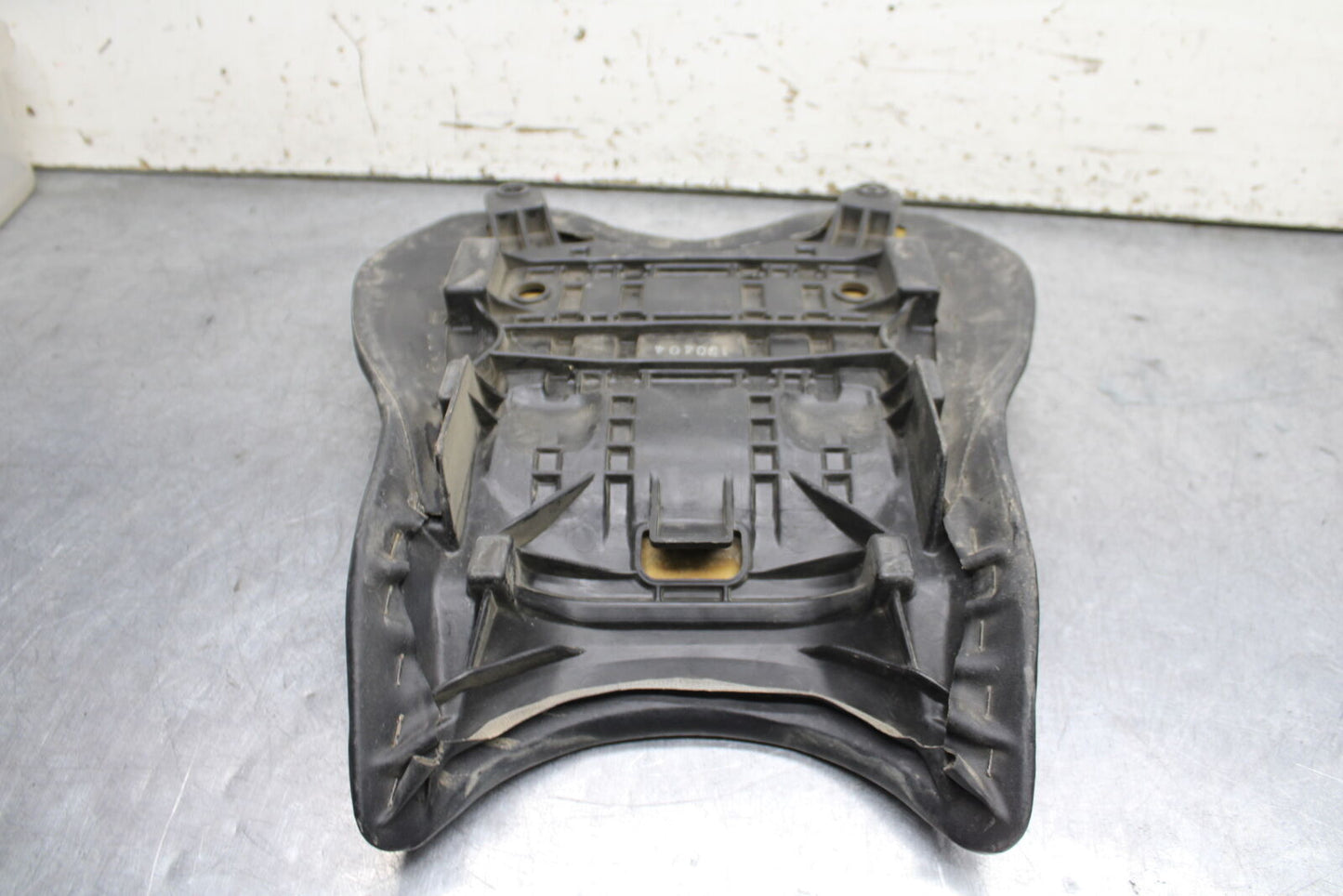 06-07 YAMAHA YZF R6 FRONT DRIVERS SEAT PAD SADDLE PILLION BB742