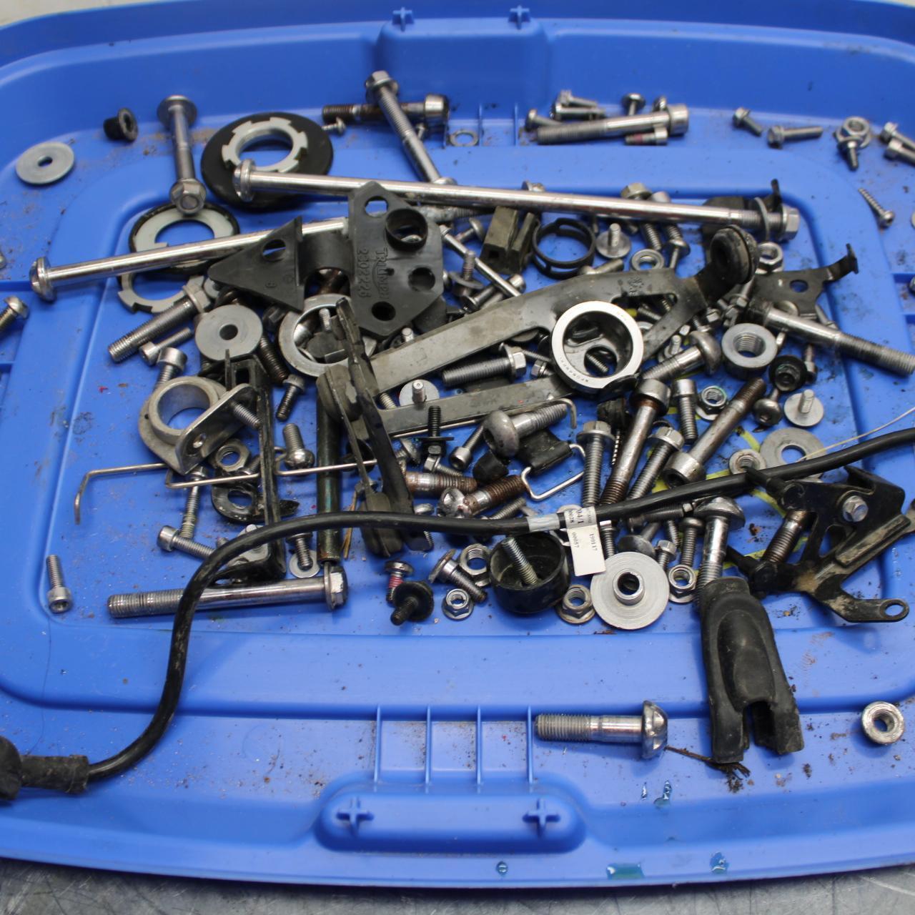 17-21 TRIUMPH STREET TRIPPLE R ABS ENGINE LEFTOVER BOLTS HARDWARE MOTOR bb452