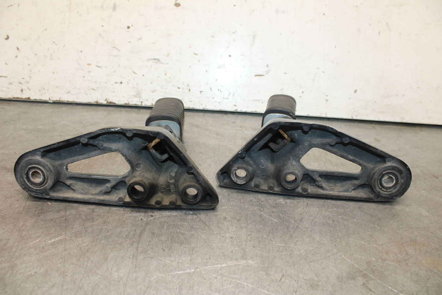 85-86 SUZUKI MADURA 1200 REAR PASSENGER FOOT STEP PEG BB691