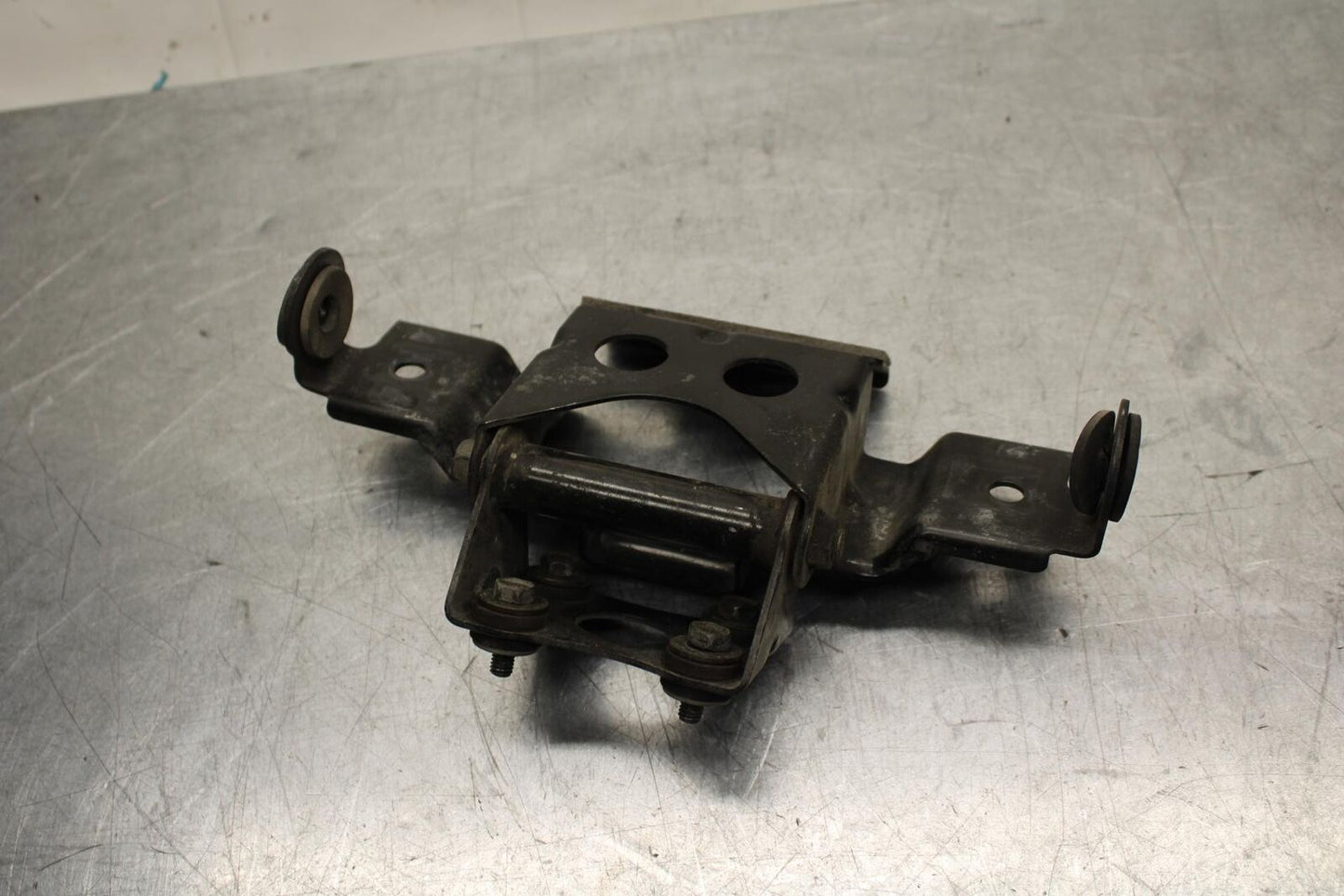 1999 Suzuki GSXR600 REAR BACK TAIL LIGHT MOUNT BRACKET BB580