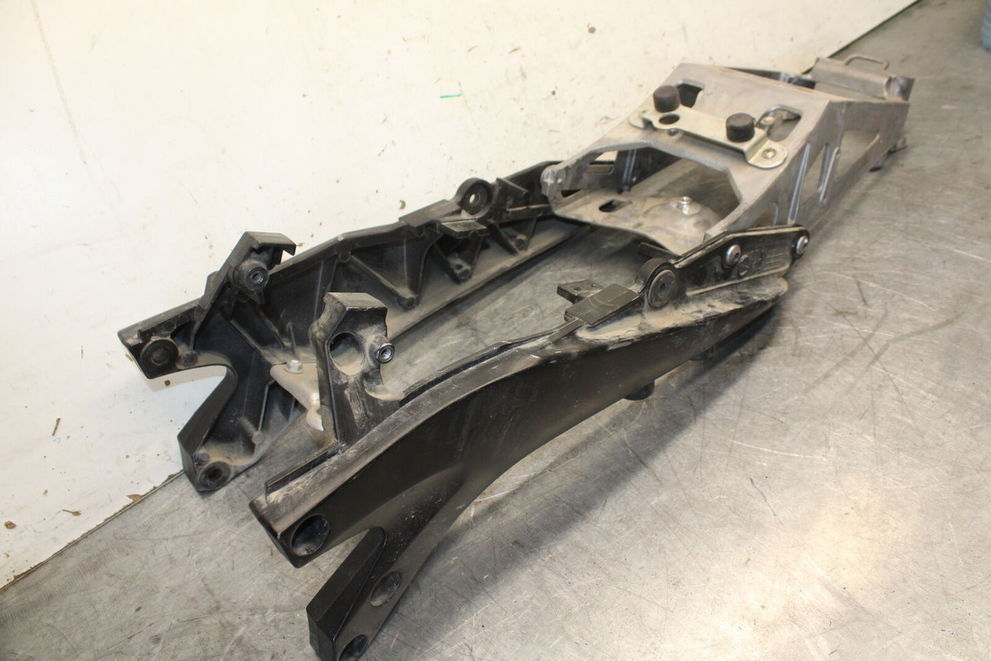 06-07 SUZUKI GSXR 600 REAR SUBFRAME BACK SUB FRAME BB694