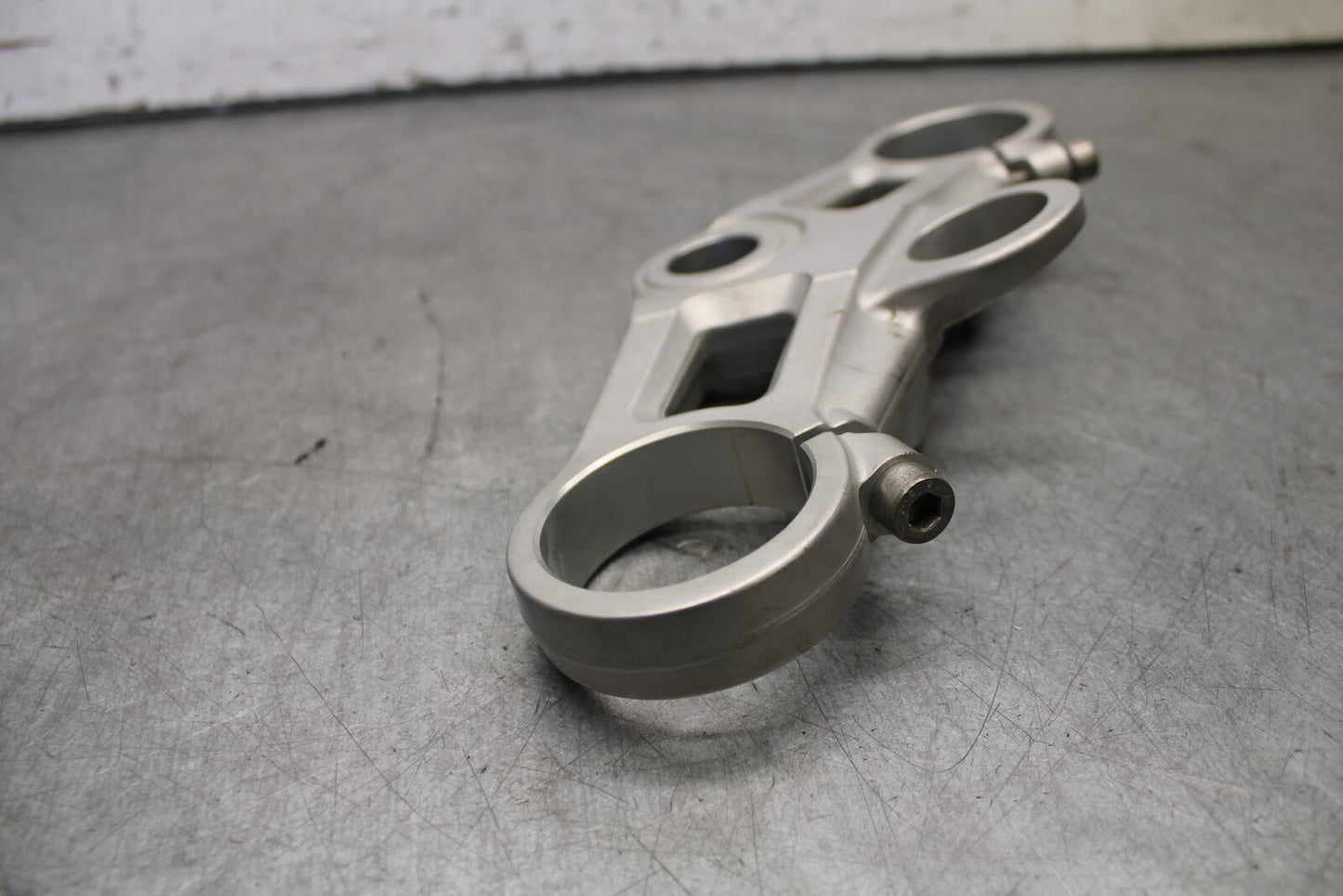 07-08 TRIUMPH DAYTONA 675 FORKS UPPER TRIPLE TREE CLAMP BB685