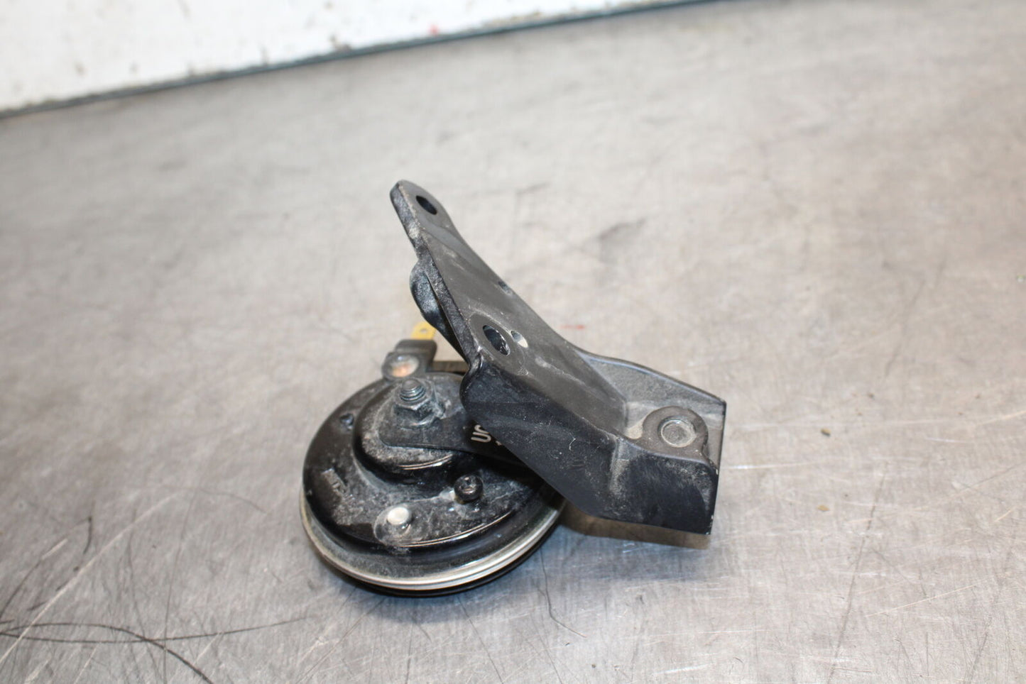 19-24 YAMAHA R3 HORN SIGNAL BB736