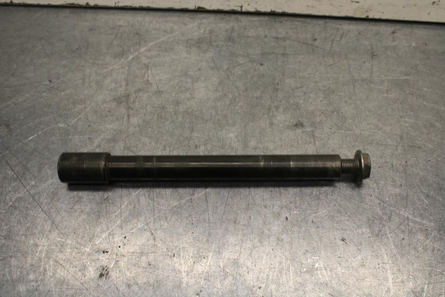 02-03 YAMAHA YZF R1 5PW FRONT WHEEL RIM AXLE PIVOT BOLT 2C0-25181-00-00 BB636