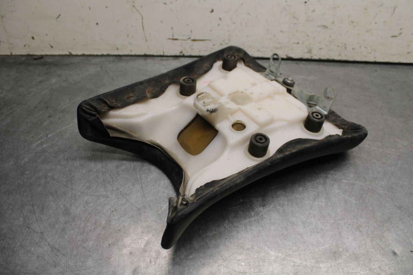 09-15 YAMAHA FZ6R FRONT DRIVERS SEAT PAD SADDLE PILLION BB686
