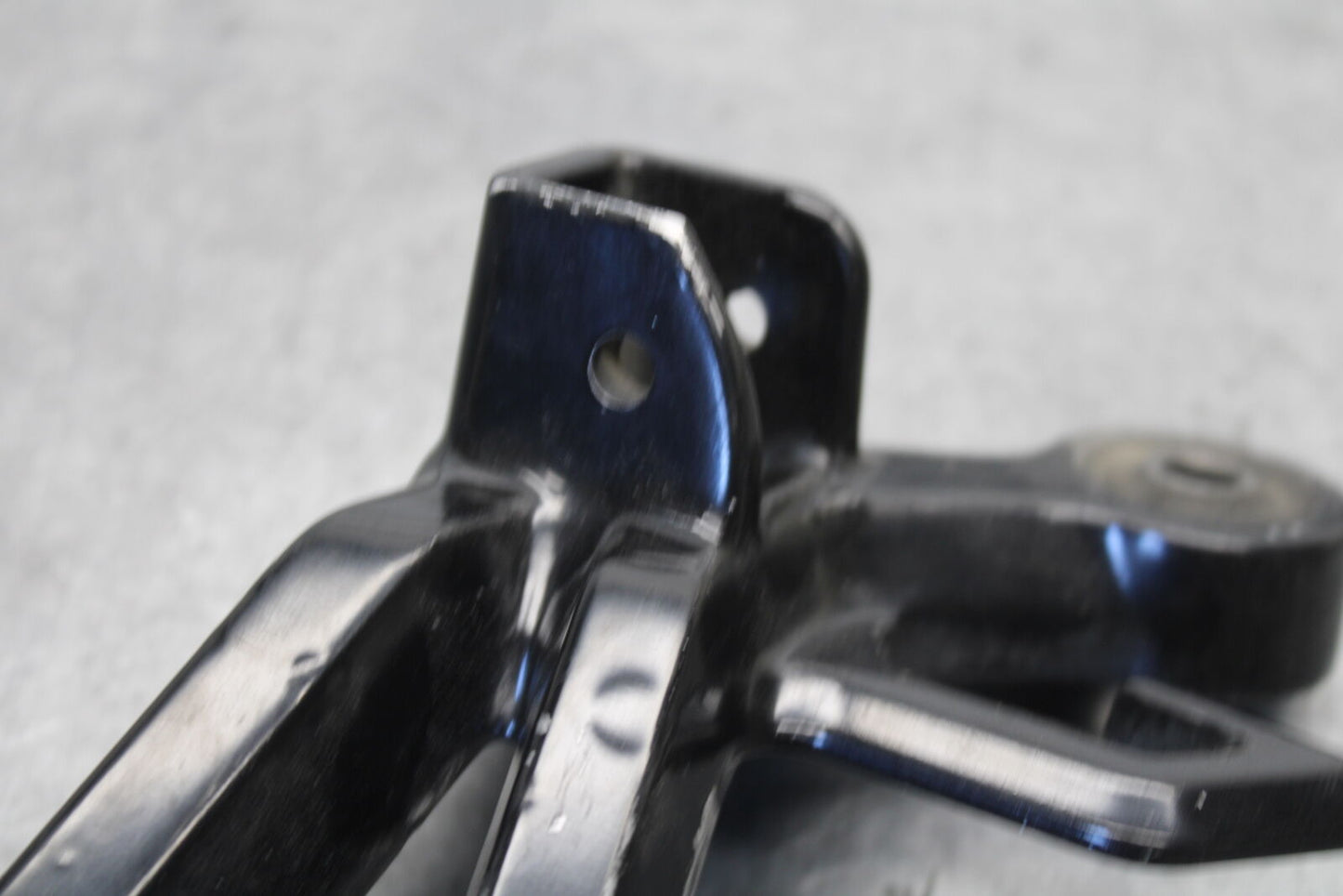 04-05 SUZUKI GSXR600 RIGHT REAR BACK PASSENGER PEG BB658