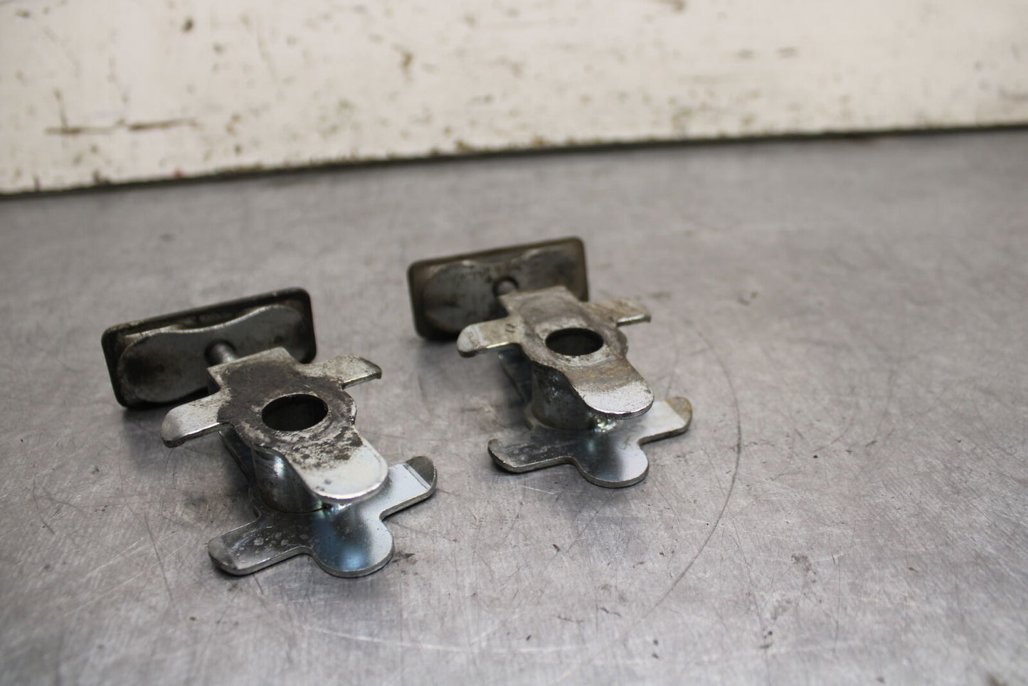 04-05 SUZUKI KATANA 750 GSX750F CHAIN TENSIONER ADJUSTMENT BRACKETS  BB110