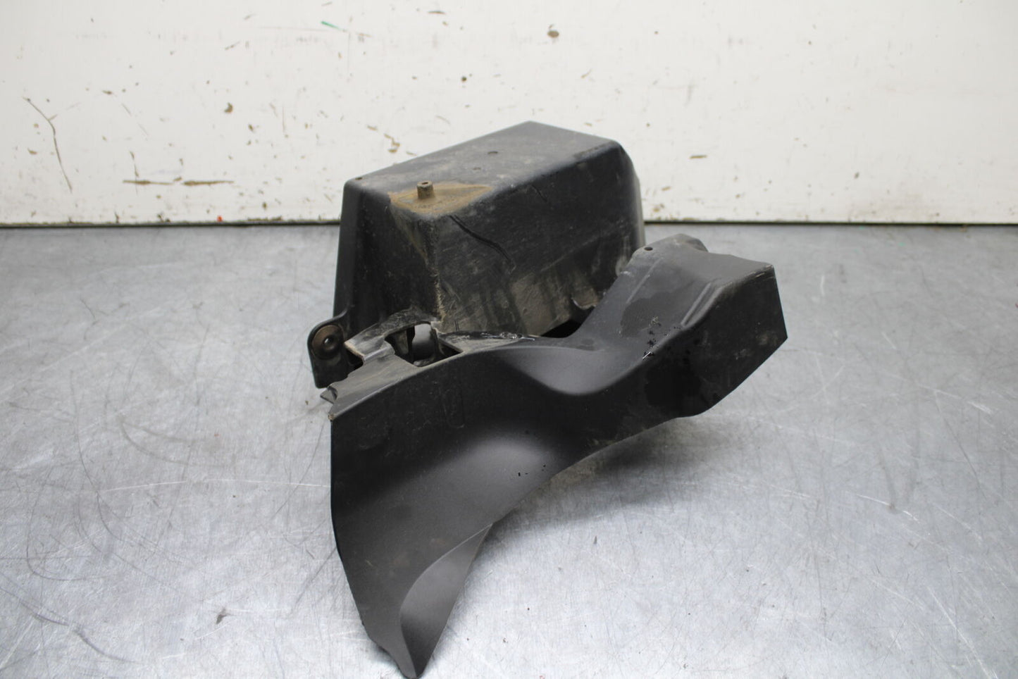 12-17 KAWASAKI ER-6N Z650 REAR BACK TAIL UNDERTAIL BATTERY TRAY PLASTIC BB709