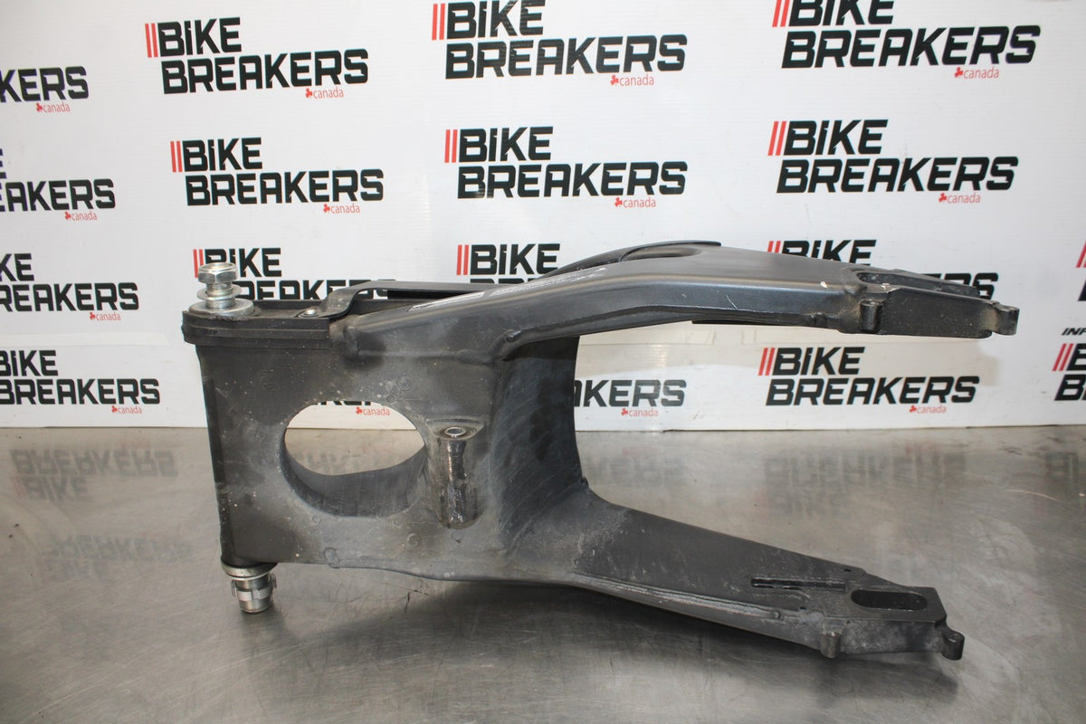17 YAMAHA YZF R6 REAR SWINGARM BACK SUSPENSION SWING ARM BB922