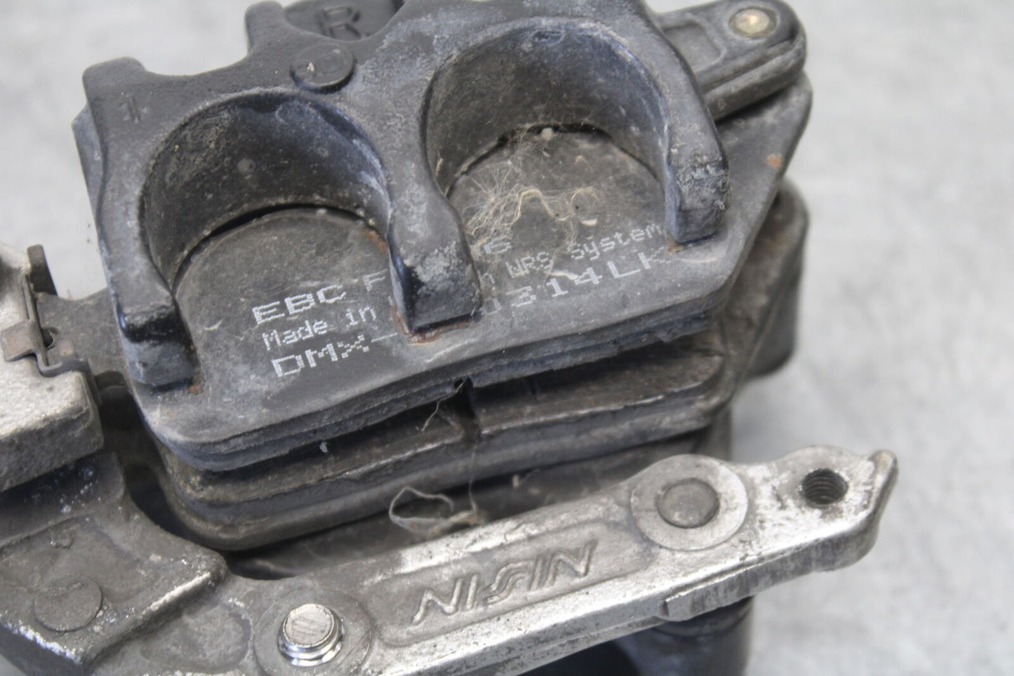 01-06 TRIUMPH TIGER 955I RIGHT LEFT FRONT BRAKE CALIPER SET PAIR CALIPERS BB693