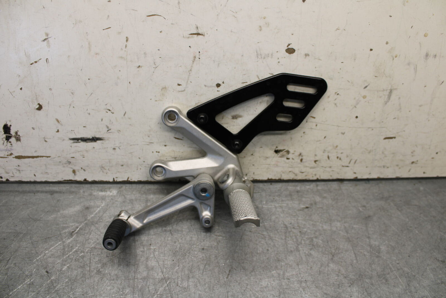 21-24 APRILIA RSV4 LEFT REARSET REAR SET FOOT PEG W SHIFTER BB668