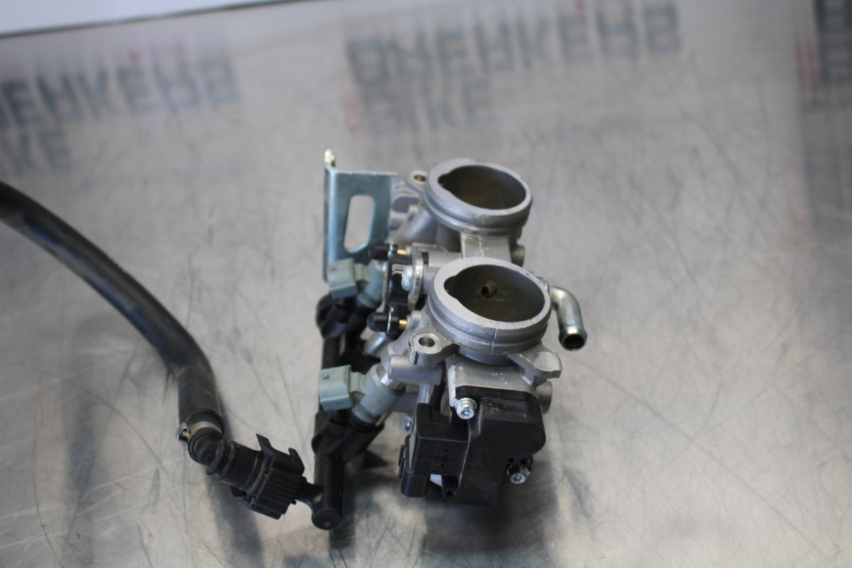23 YAMAHA YZF R3 MAIN FUEL INJECTORS / THROTTLE BODIES BB147